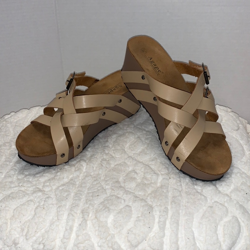 Agape wedges
